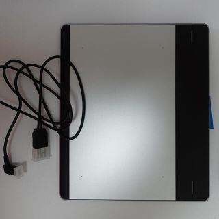 ワコム(Wacom)のWACOM intuos small CTL-480(コミック用品)