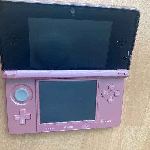 ニンテンドー3DS(ニンテンドー3DS)のニンテンドー3DS ピンク　ソフト付き エンタメ/ホビーのゲームソフト/ゲーム機本体(携帯用ゲーム機本体)の商品写真