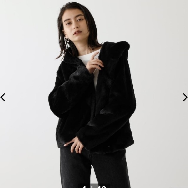 AZUL by moussy(アズールバイマウジー)の新品未使用　アズールバイマウジー　ファーショートコート レディースのジャケット/アウター(毛皮/ファーコート)の商品写真