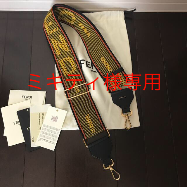 人気カラーの FENDI - ストラップユー 現行品 極美品 ストラップユー