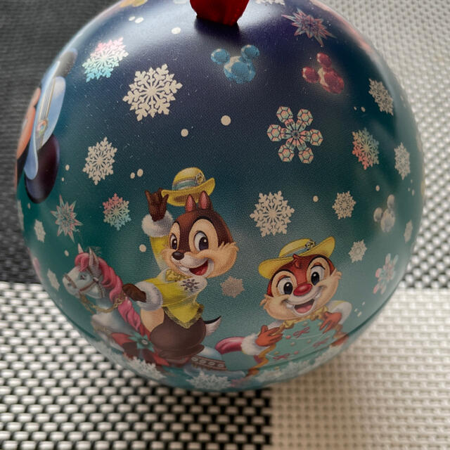 ディズニー クリスマスデザイン 缶 エンタメ/ホビーのおもちゃ/ぬいぐるみ(キャラクターグッズ)の商品写真