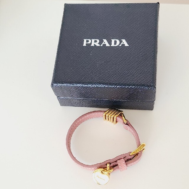 PRADA(プラダ)のプラダ 革ブレスレット レディースのアクセサリー(ブレスレット/バングル)の商品写真