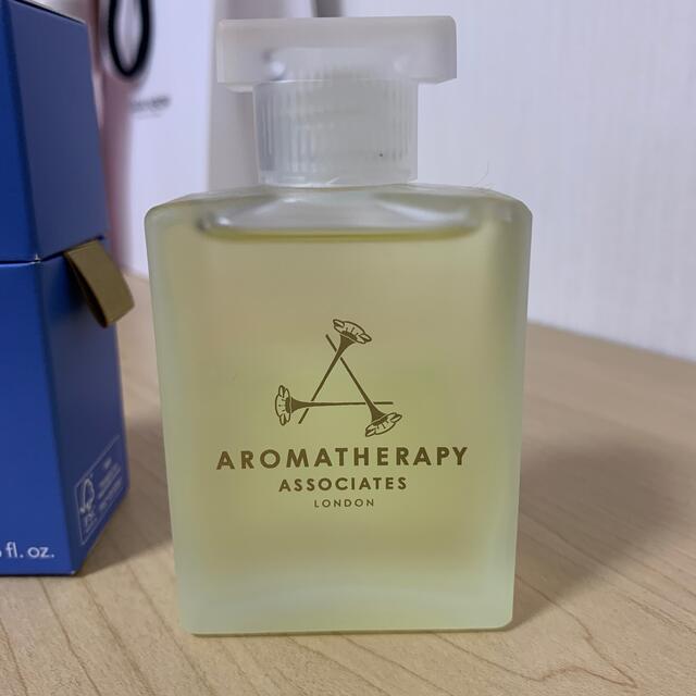 AROMATHERAPY ASSOCIATES(アロマセラピーアソシエイツ)のアソシエイツ　アロマセラピー　バスアンドシャワーオイル コスメ/美容のボディケア(入浴剤/バスソルト)の商品写真