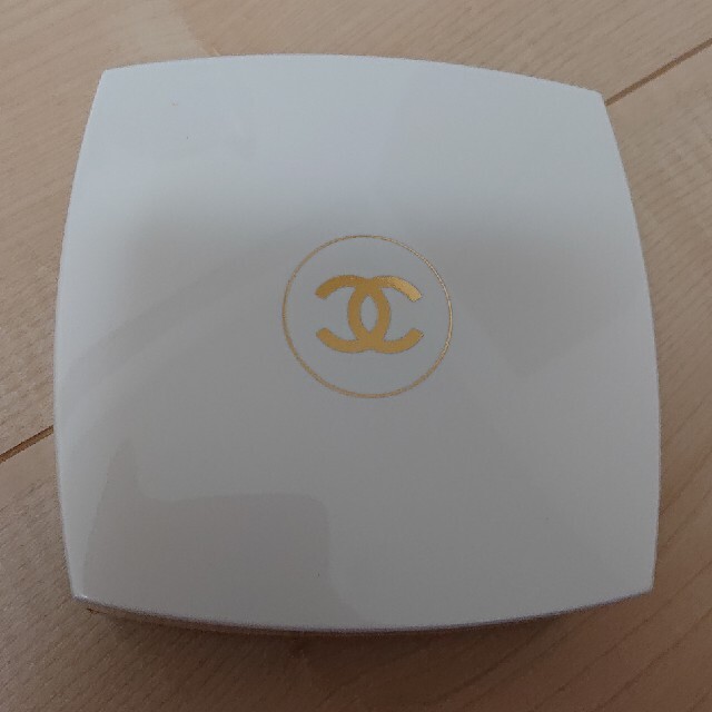 CHANEL(シャネル)のCHANEL ココマドモアゼル フレッシュボディパウダー コスメ/美容のボディケア(ボディパウダー)の商品写真