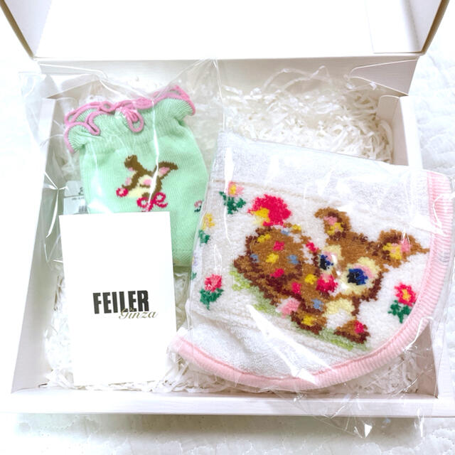 FEILER(フェイラー)の【新品】フェイラー　スタイ&靴下ギフトセット キッズ/ベビー/マタニティのこども用ファッション小物(ベビースタイ/よだれかけ)の商品写真