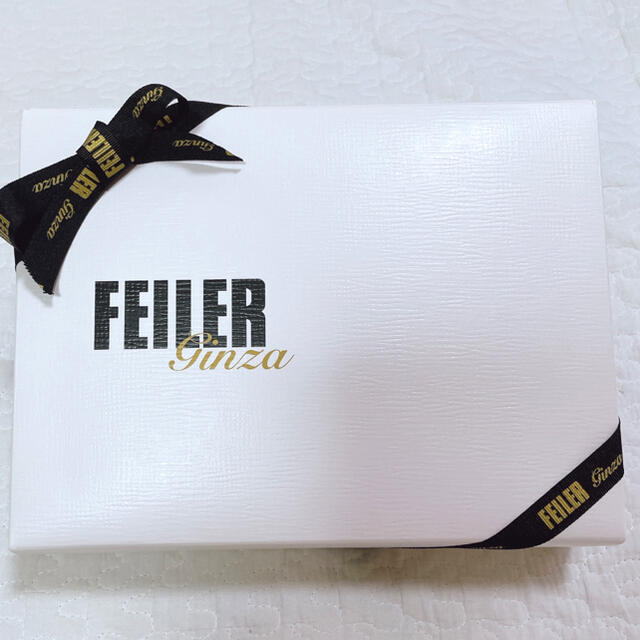 FEILER(フェイラー)の【新品】フェイラー　スタイ&靴下ギフトセット キッズ/ベビー/マタニティのこども用ファッション小物(ベビースタイ/よだれかけ)の商品写真