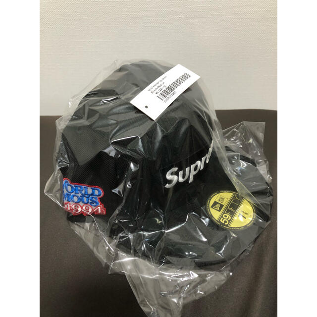 Supreme(シュプリーム)のキムタク着 Supreme Box Logo New Era 黒 7 3/8 メンズの帽子(キャップ)の商品写真