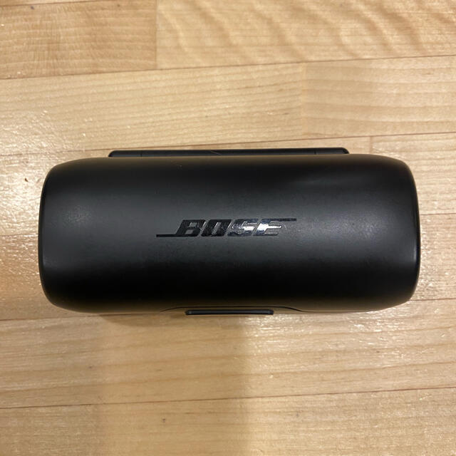 BOSE(ボーズ)の【使用感少、美品】BOSE sound sport free wireless スマホ/家電/カメラのオーディオ機器(ヘッドフォン/イヤフォン)の商品写真