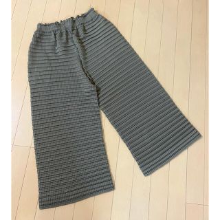 プリーツプリーズイッセイミヤケ(PLEATS PLEASE ISSEY MIYAKE)の【レアな美品】プリーツプリーズ　イッセイミヤケ　アラレ　ガウチョパンツ　カーキ色(カジュアルパンツ)