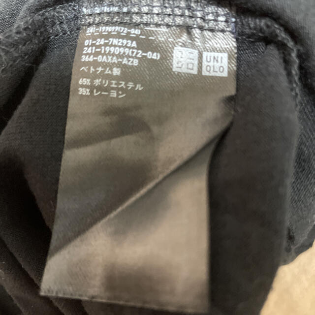 UNIQLO(ユニクロ)のユニクロ カットソー トップス　お値下げ　ラッフルオフショルダー レディースのトップス(カットソー(半袖/袖なし))の商品写真