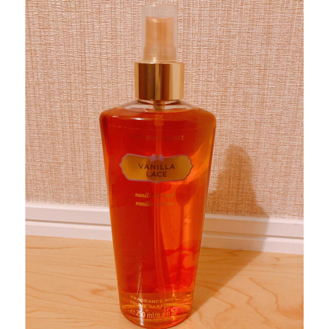 Victoria's Secret(ヴィクトリアズシークレット)のVICTORIA'S SECRET  フレグランスミスト250ml バニラレース コスメ/美容の香水(香水(女性用))の商品写真