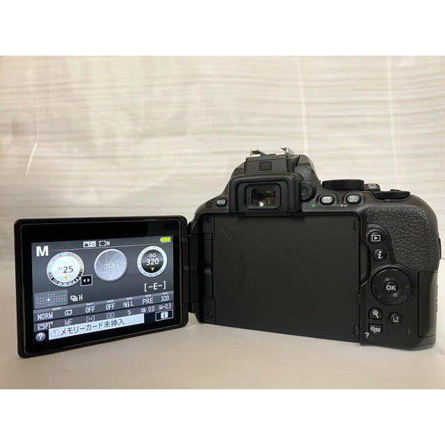 Nikon D5500 & AF-S DX NIKKOR 35mm f/1.8G 4
