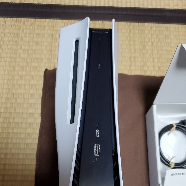 PlayStation(プレイステーション)の中古品 PS5 PlayStation5 本体 CFI-1000A01  エンタメ/ホビーのゲームソフト/ゲーム機本体(家庭用ゲーム機本体)の商品写真