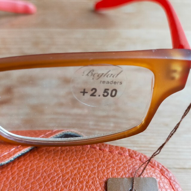 リーディンググラス　老眼鏡　BEGLAD　+2.5　オレンジ　9 レディースのファッション小物(サングラス/メガネ)の商品写真