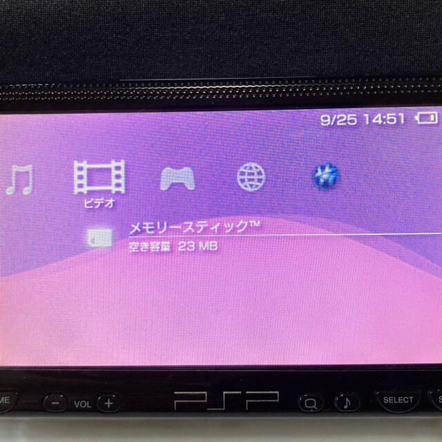 PlayStation Portable(プレイステーションポータブル)のPSP1000本体　黒　みんなのゴルフ付 エンタメ/ホビーのゲームソフト/ゲーム機本体(携帯用ゲーム機本体)の商品写真