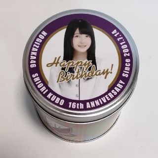ノギザカフォーティーシックス(乃木坂46)の【乃木坂46】久保史緒里　2017年７月度 生誕記念フェイスタオル（缶BOX付）(アイドルグッズ)