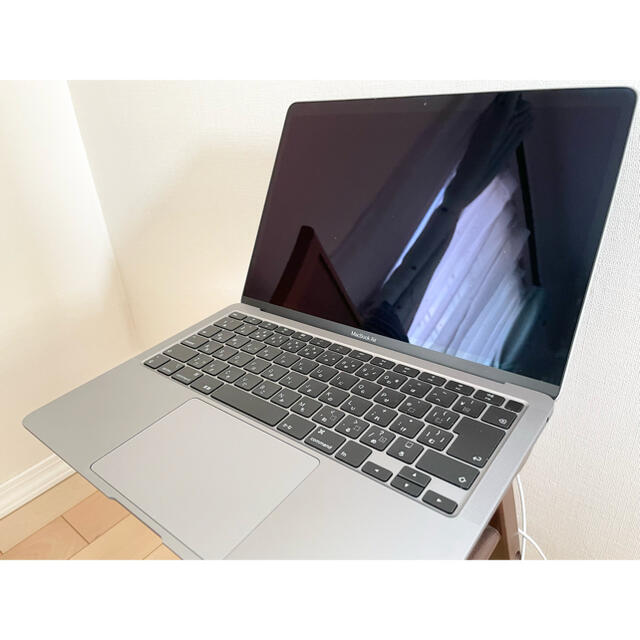 Mac (Apple)(マック)のおまけ付き　MacBook Air 2020 i5 16GB 256GB  スマホ/家電/カメラのPC/タブレット(ノートPC)の商品写真