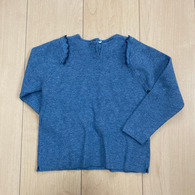 ZARA KIDS(ザラキッズ)のZARA kids 肩フリル長袖ニット[美品] キッズ/ベビー/マタニティのキッズ服女の子用(90cm~)(ニット)の商品写真