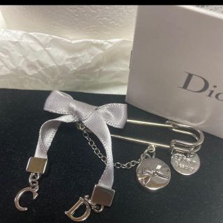 Christian Dior(リボン ・ ブローチ/コサージュ)のフリマ Christian Dior(リボン ・ ブローチ/コサージュ)のフリマ