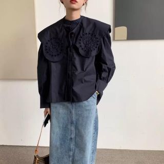 ザラ(ZARA)の刺繍セーラーブラウス　付け襟付き　ネイビー(シャツ/ブラウス(長袖/七分))