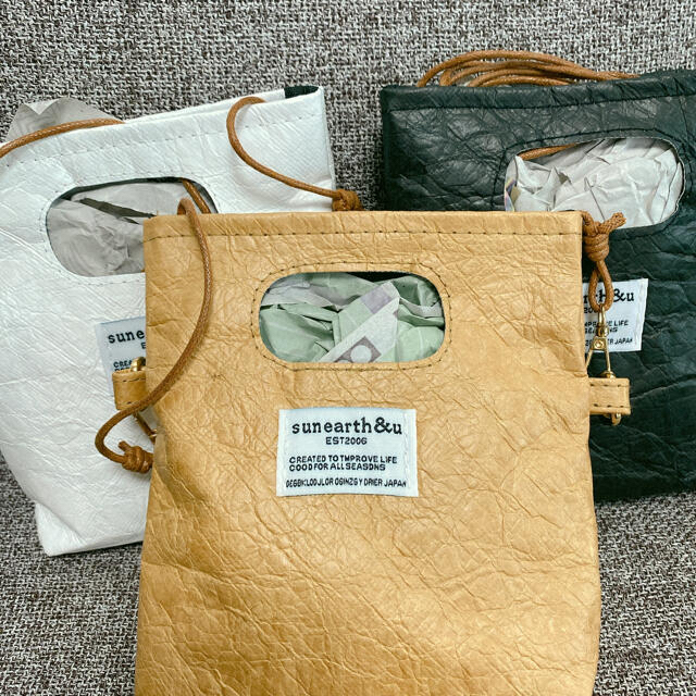 ZARA(ザラ)の【新品】紙袋ショッパー風ショルダーバッグ レディースのバッグ(ショルダーバッグ)の商品写真