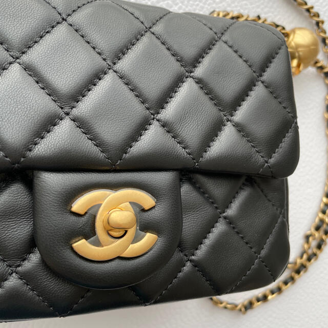 CHANEL(シャネル)の【⠀大人気入手困難品】シャネル ボールチェーンフラップバック レディースのバッグ(ショルダーバッグ)の商品写真