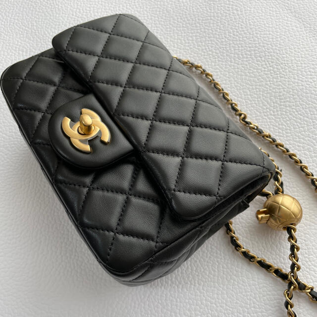 CHANEL(シャネル)の【⠀大人気入手困難品】シャネル ボールチェーンフラップバック レディースのバッグ(ショルダーバッグ)の商品写真