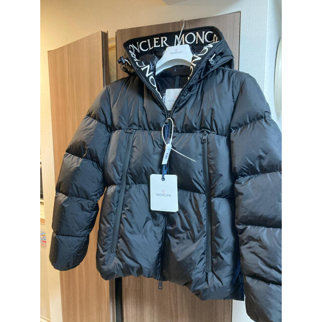 MONCLER(モンクレール)の 新品　moncler montcla モンクレール　ダウンジャケット メンズのジャケット/アウター(ダウンジャケット)の商品写真