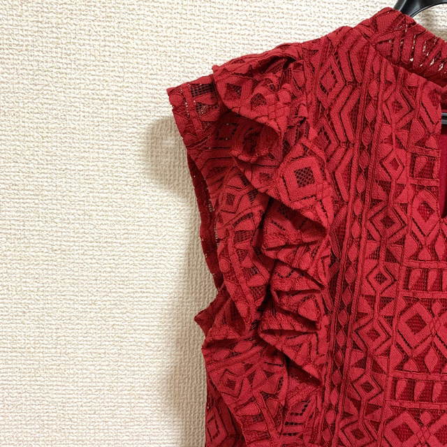 SLY(スライ)の新品　完売　SLY  ペプラムデザインカットソー　赤 レディースのトップス(カットソー(半袖/袖なし))の商品写真