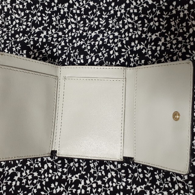 《aki様専用》【中古品】三つ折り財布 レディースのファッション小物(財布)の商品写真