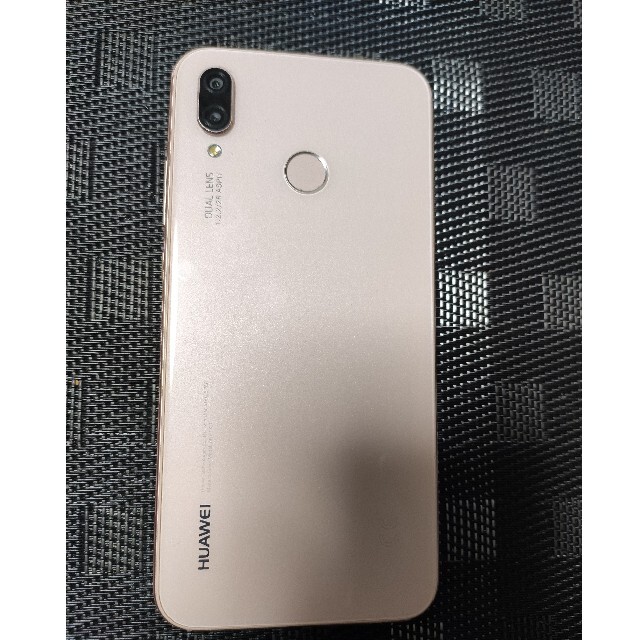 HUAWEI(ファーウェイ)の[美品] HUAWEI P20 lite SIMフリー対応 スマホ/家電/カメラのスマートフォン/携帯電話(スマートフォン本体)の商品写真