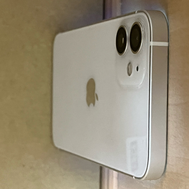 Apple(アップル)の【美品】iPhone12mini 128GB ホワイト　SIMフリー スマホ/家電/カメラのスマートフォン/携帯電話(スマートフォン本体)の商品写真