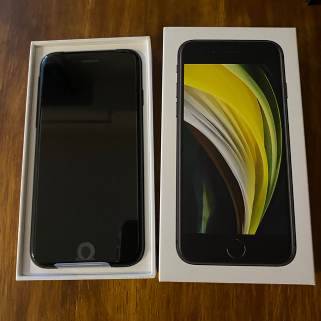 スマートフォン本体iPhoneSE 第二世代　64GB  au 新品未使用　ブラック