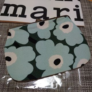 マリメッコ(marimekko)のマリメッコ　がま口ポーチ　グリーン(ポーチ)