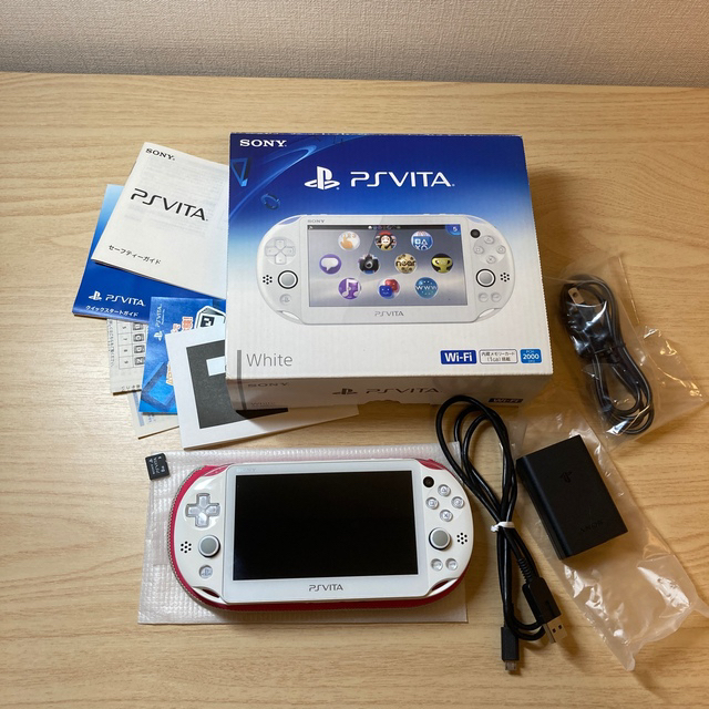 エンタメホビーPS VITA本体  2000【メモリーカード8GB】