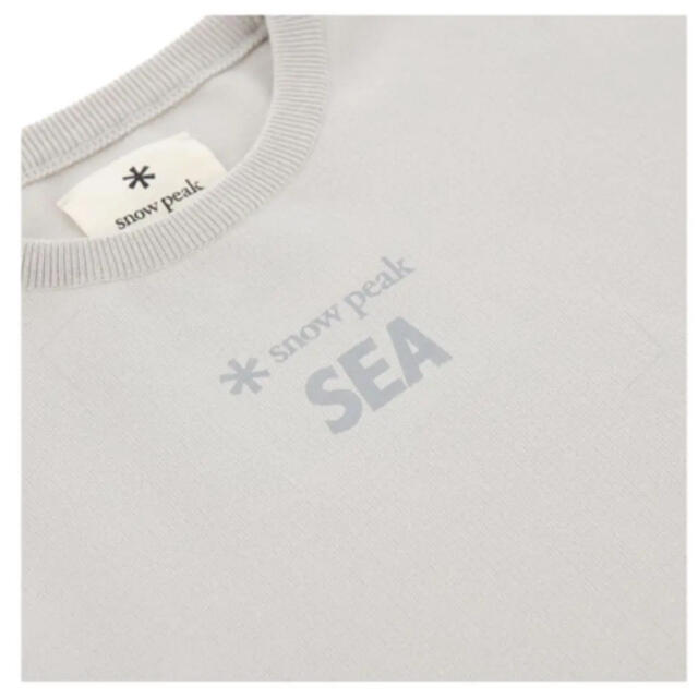 SEA(シー)のsnowpeak ウィンダンシー Tシャツ ライトグレー メンズのトップス(Tシャツ/カットソー(半袖/袖なし))の商品写真