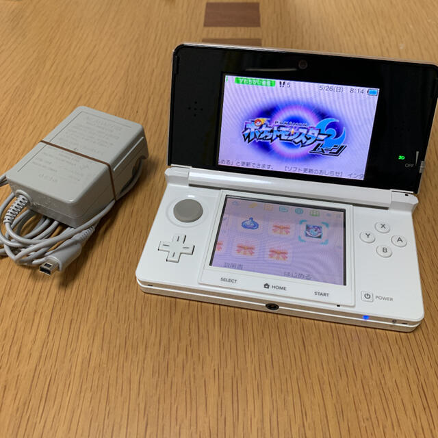 ニンテンドー3DSピュアホワイト+ポケモンムーンDLデータ