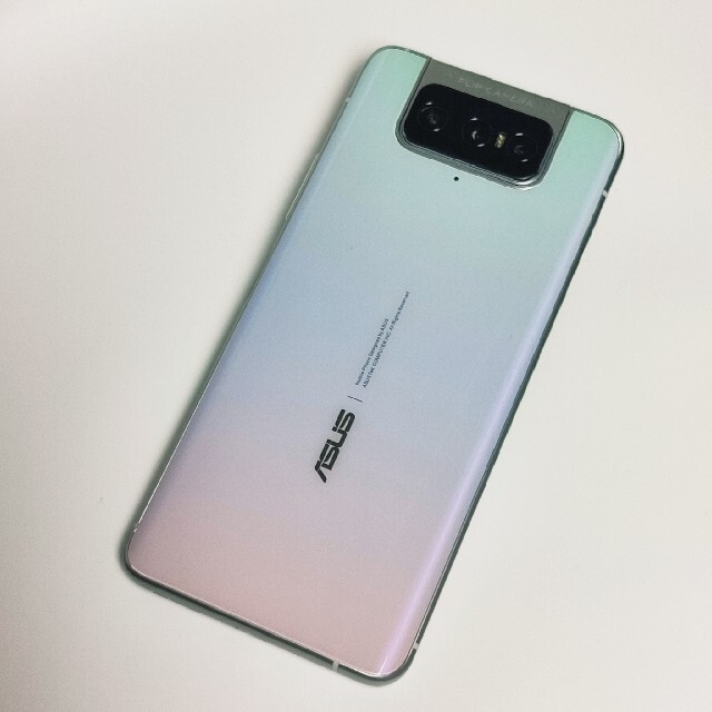 ASUS(エイスース)の最短即日発送様専用　ASUS Zenfone 7 日本モデル美品  スマホ/家電/カメラのスマートフォン/携帯電話(スマートフォン本体)の商品写真