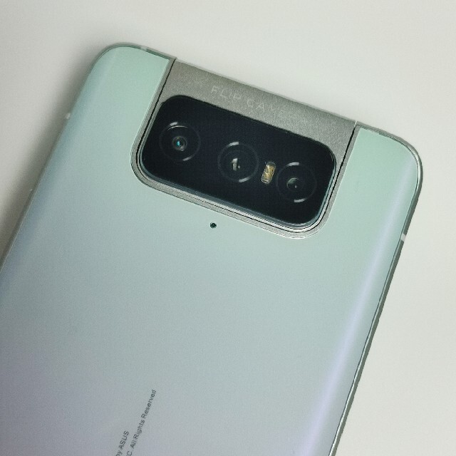 ASUS(エイスース)の最短即日発送様専用　ASUS Zenfone 7 日本モデル美品  スマホ/家電/カメラのスマートフォン/携帯電話(スマートフォン本体)の商品写真