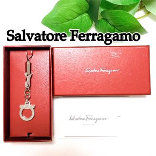 サルヴァトーレフェラガモ(Salvatore Ferragamo)の☆週末SALE☆新品　美品　サルヴァトーレ フェラガモ　ストラップ　ガンチーニ(チャーム)