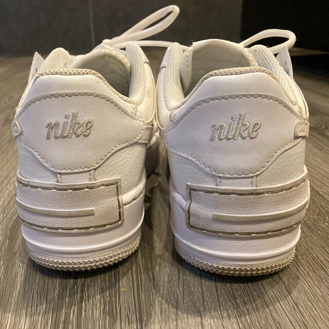 NIKE(ナイキ)のナイキ　エアフォース1シャドウ　ローホワイト レディースの靴/シューズ(スニーカー)の商品写真