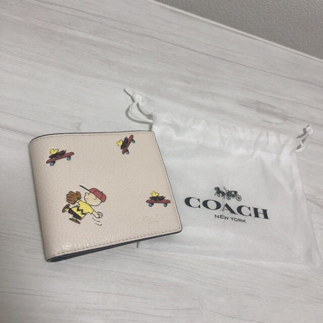 COACH(コーチ)のコーチ　スヌーピー　二つ折り財布　折り財布 レディースのファッション小物(財布)の商品写真