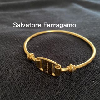 サルヴァトーレフェラガモ(Salvatore Ferragamo)のフェラガモ　ヴァラ ブレスレット　ゴールド　金　ヴィンテージ　バングル(ブレスレット/バングル)