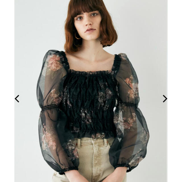 moussy(マウジー)の今期moussy SHEER SHIRRING FLOWER ブラウス♡ブラック レディースのトップス(シャツ/ブラウス(長袖/七分))の商品写真