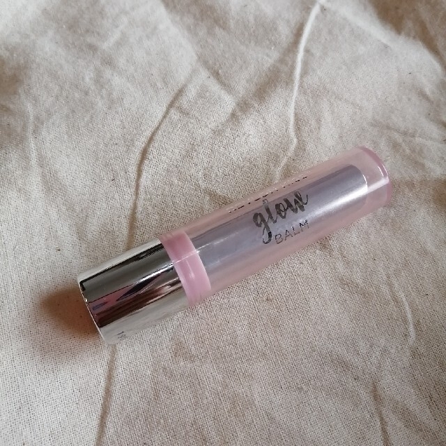 REVLON(レブロン)のREVLON KISS glow リップ 💄002 コスメ/美容のスキンケア/基礎化粧品(リップケア/リップクリーム)の商品写真