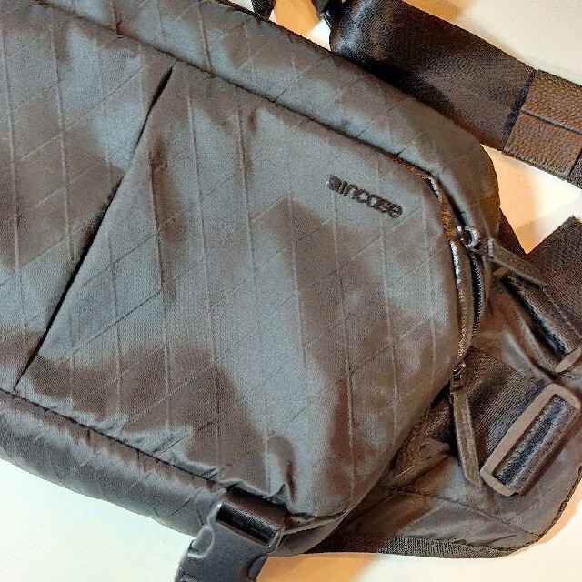 Incase(インケース)のIncase Reform Sling メンズのバッグ(ボディーバッグ)の商品写真