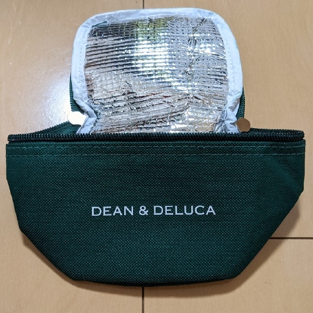 DEAN & DELUCA(ディーンアンドデルーカ)の【未使用】DEAN＆DELUCA ミニサイズ保冷バッグ　 インテリア/住まい/日用品のキッチン/食器(弁当用品)の商品写真