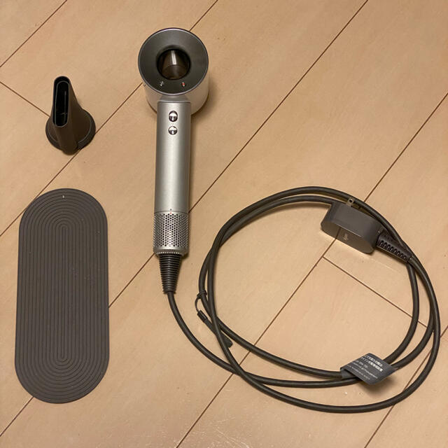 Dyson(ダイソン)のDyson ヘアドライヤー ダイソン スマホ/家電/カメラの美容/健康(ドライヤー)の商品写真