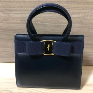 サルヴァトーレフェラガモ(Salvatore Ferragamo)のフェラガモ　ヴァラ　ハンドバッグ　ショルダーバッグ(ハンドバッグ)