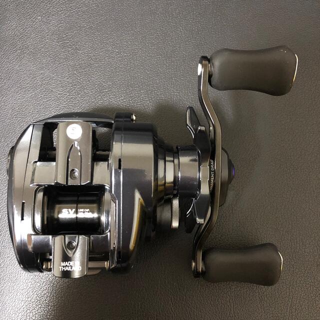 DAIWA(ダイワ)のダイワ ベイトリール 20タトゥーラ SV TW 103XHL 左巻 スポーツ/アウトドアのフィッシング(リール)の商品写真